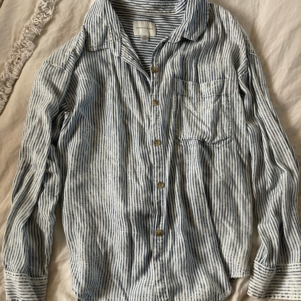 AE Women’s button down shirt